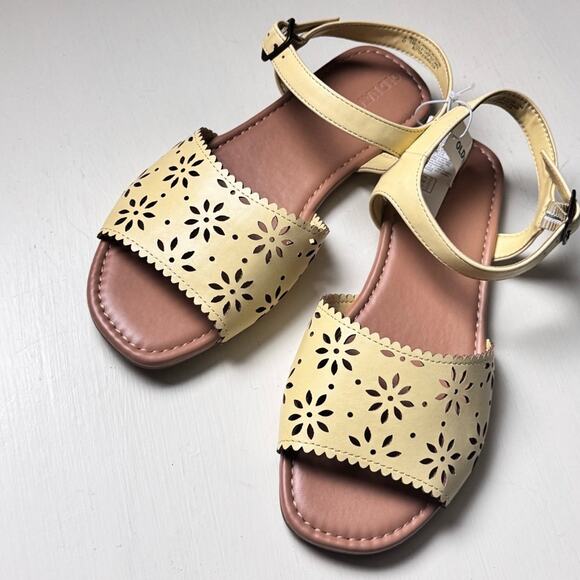 Old Navy Girl's Butter Sandals with Perforated Design and Ankle Straps Sz 4Y - Picture 10 of 11